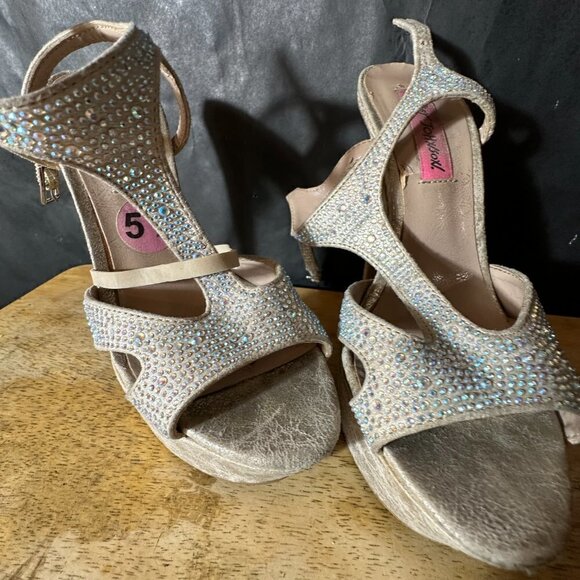 Betsey Johnson size 5.5 high Heels Aura shoes Crystal Rhinestone - Picture 3 of 10